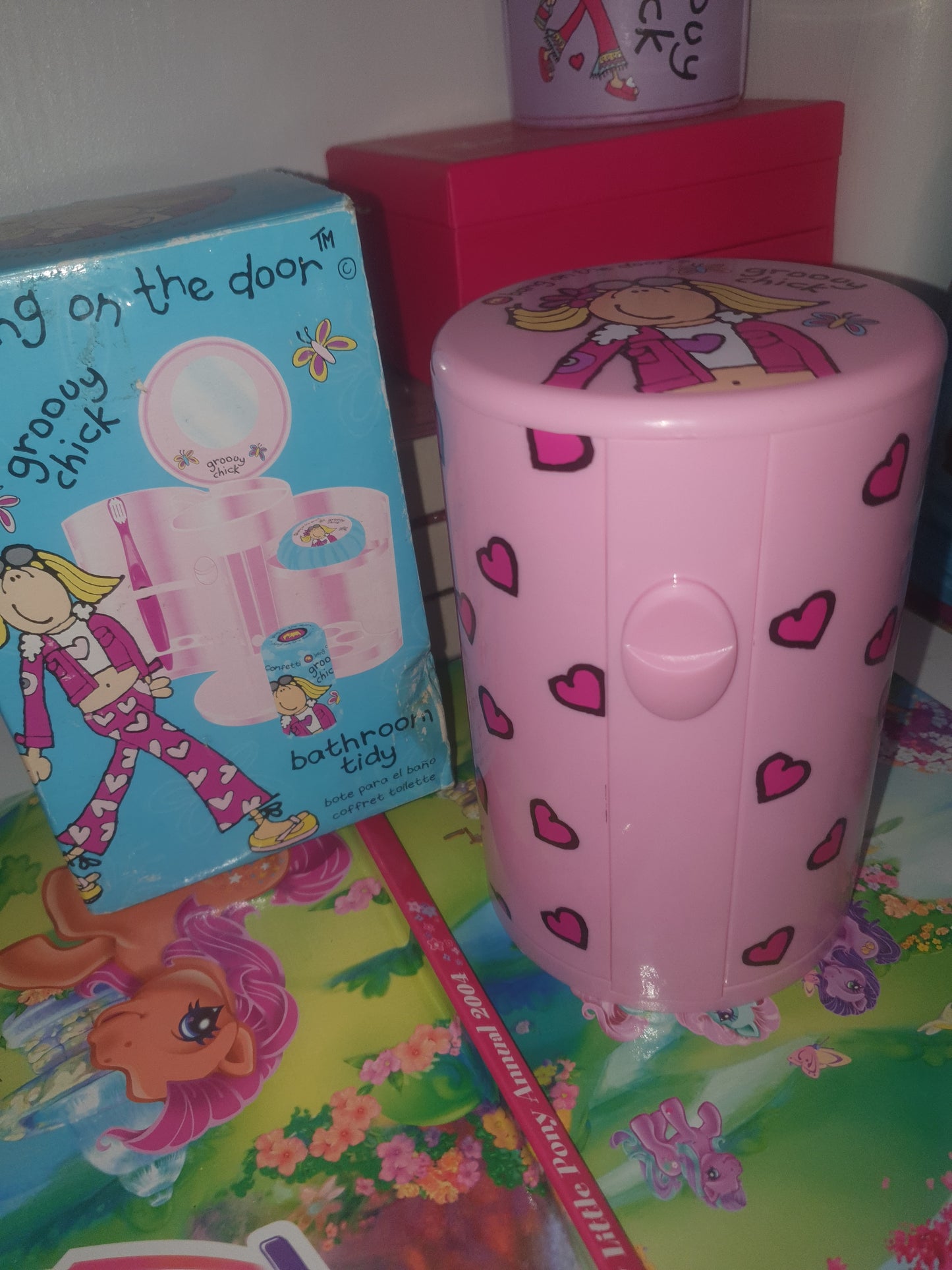 Groovy chick bathroom tidy set.