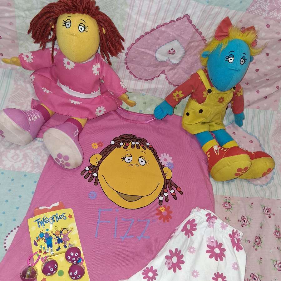 Tweenies Girls Vintage Bundle – M&S Pyjamas, Fizz & Bella Plush + BNIP Hair Ties – 2000s