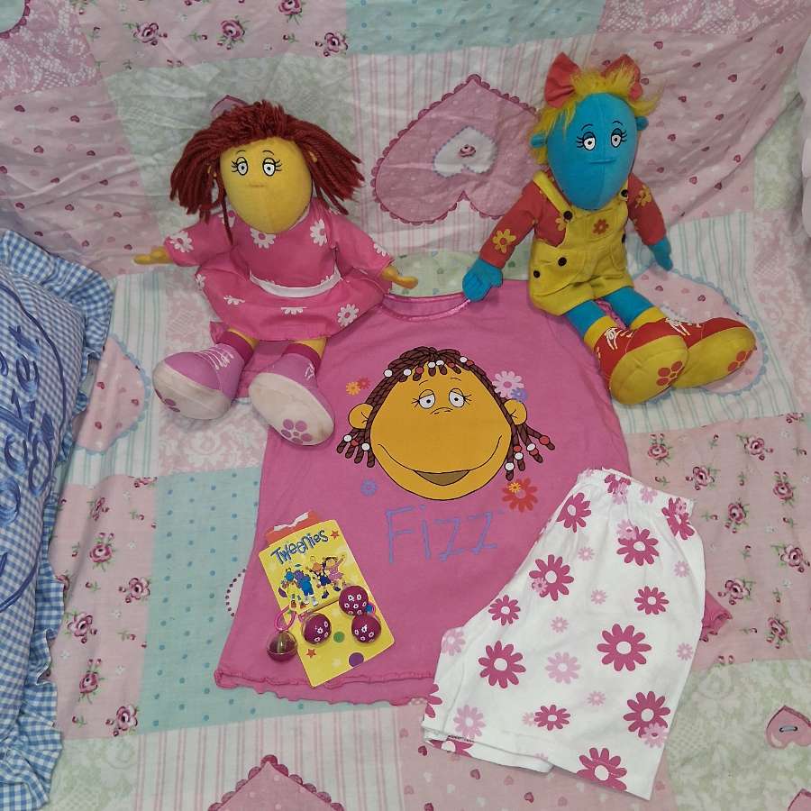 Tweenies Girls Vintage Bundle – M&S Pyjamas, Fizz & Bella Plush + BNIP Hair Ties – 2000s