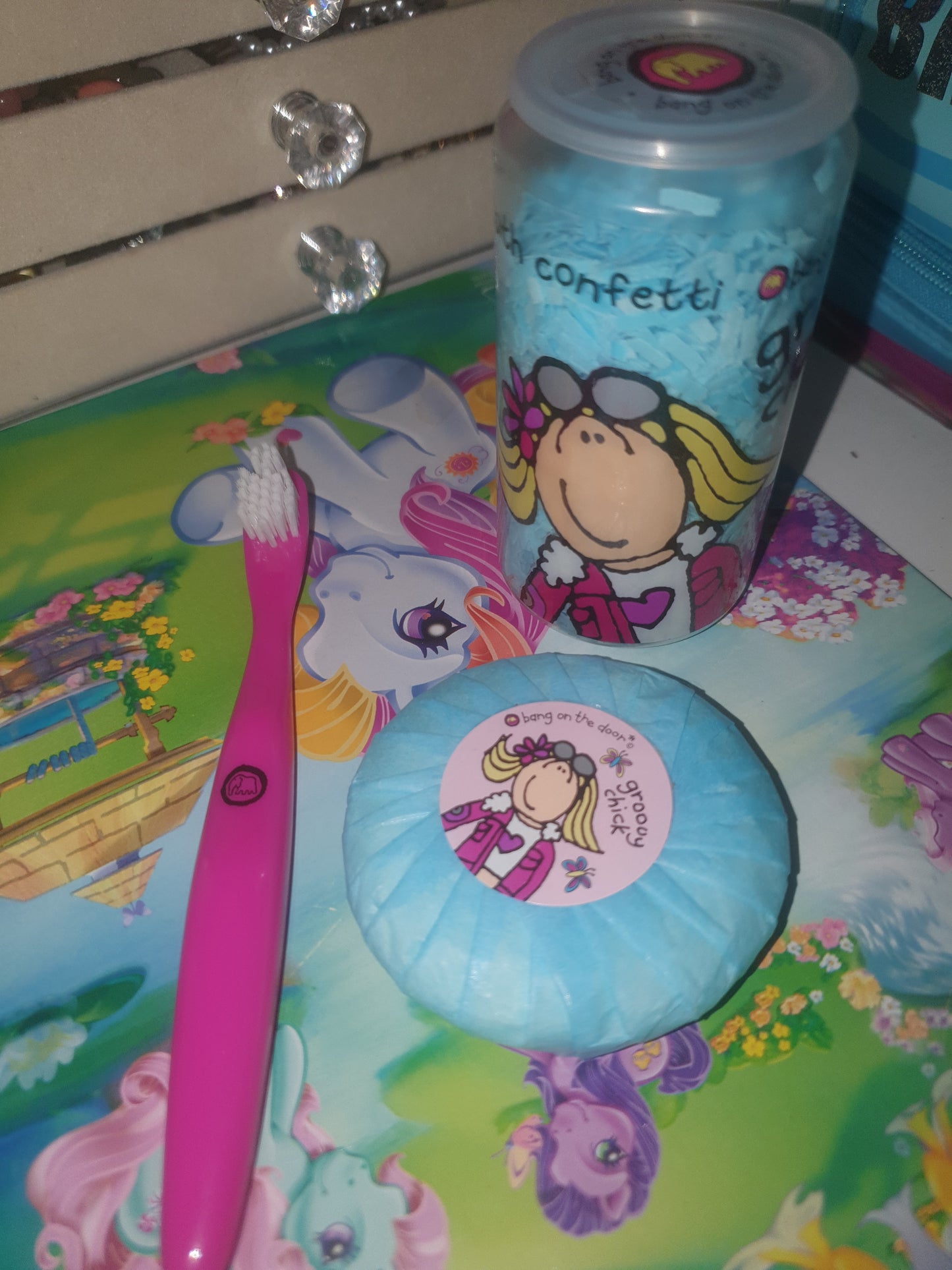 Groovy chick bathroom tidy set.
