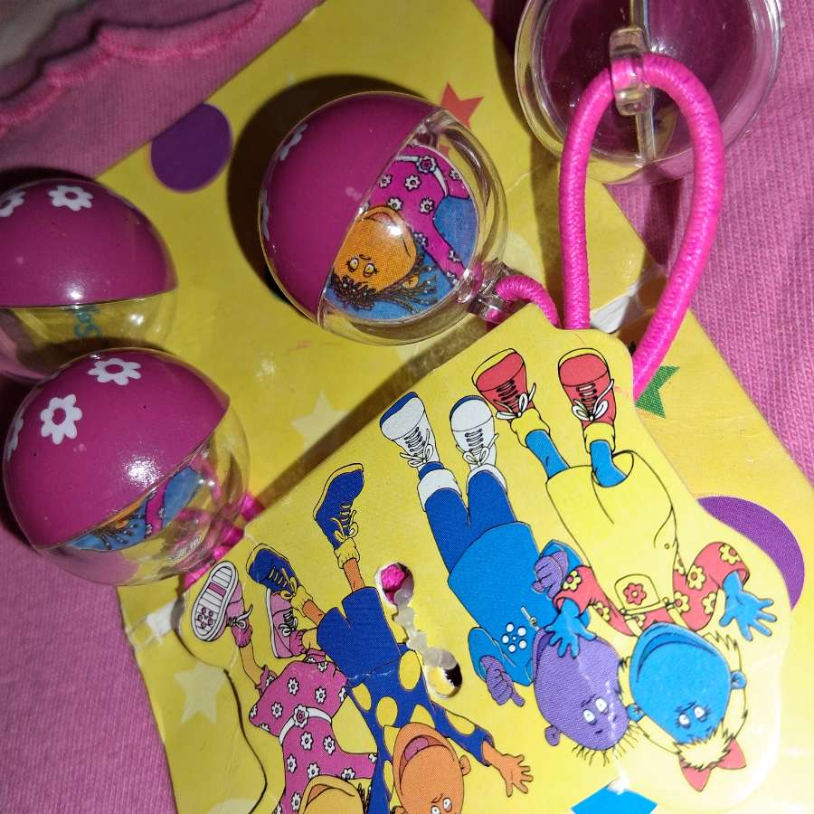 Tweenies Girls Vintage Bundle – M&S Pyjamas, Fizz & Bella Plush + BNIP Hair Ties – 2000s