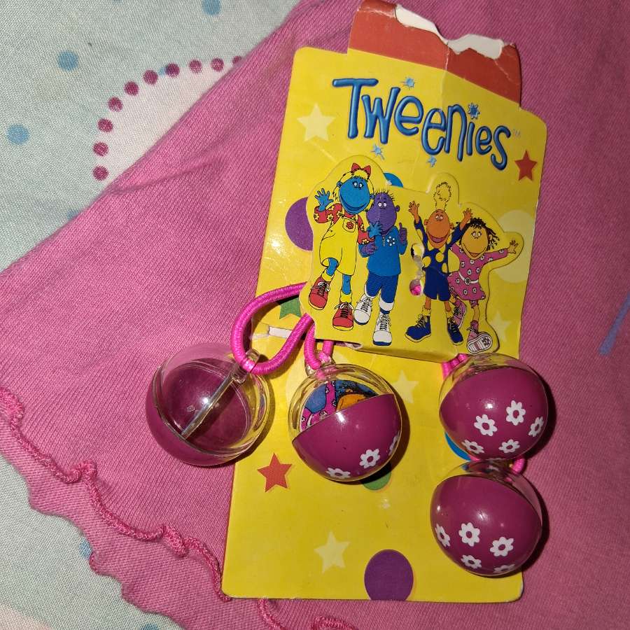 Tweenies Girls Vintage Bundle – M&S Pyjamas, Fizz & Bella Plush + BNIP Hair Ties – 2000s